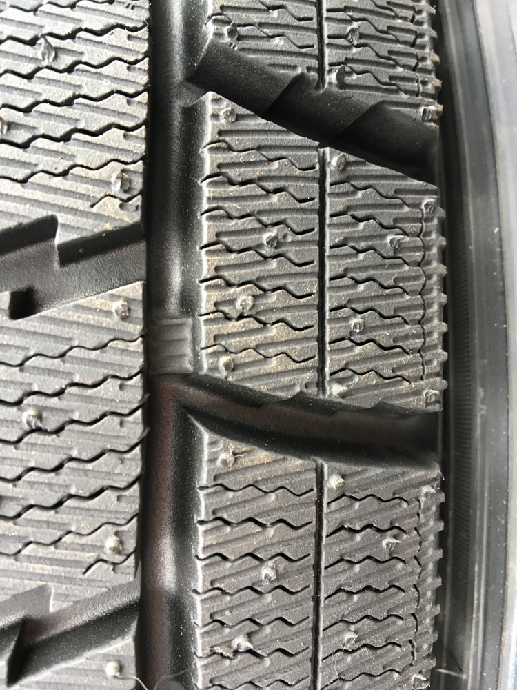 新品タイヤ溝